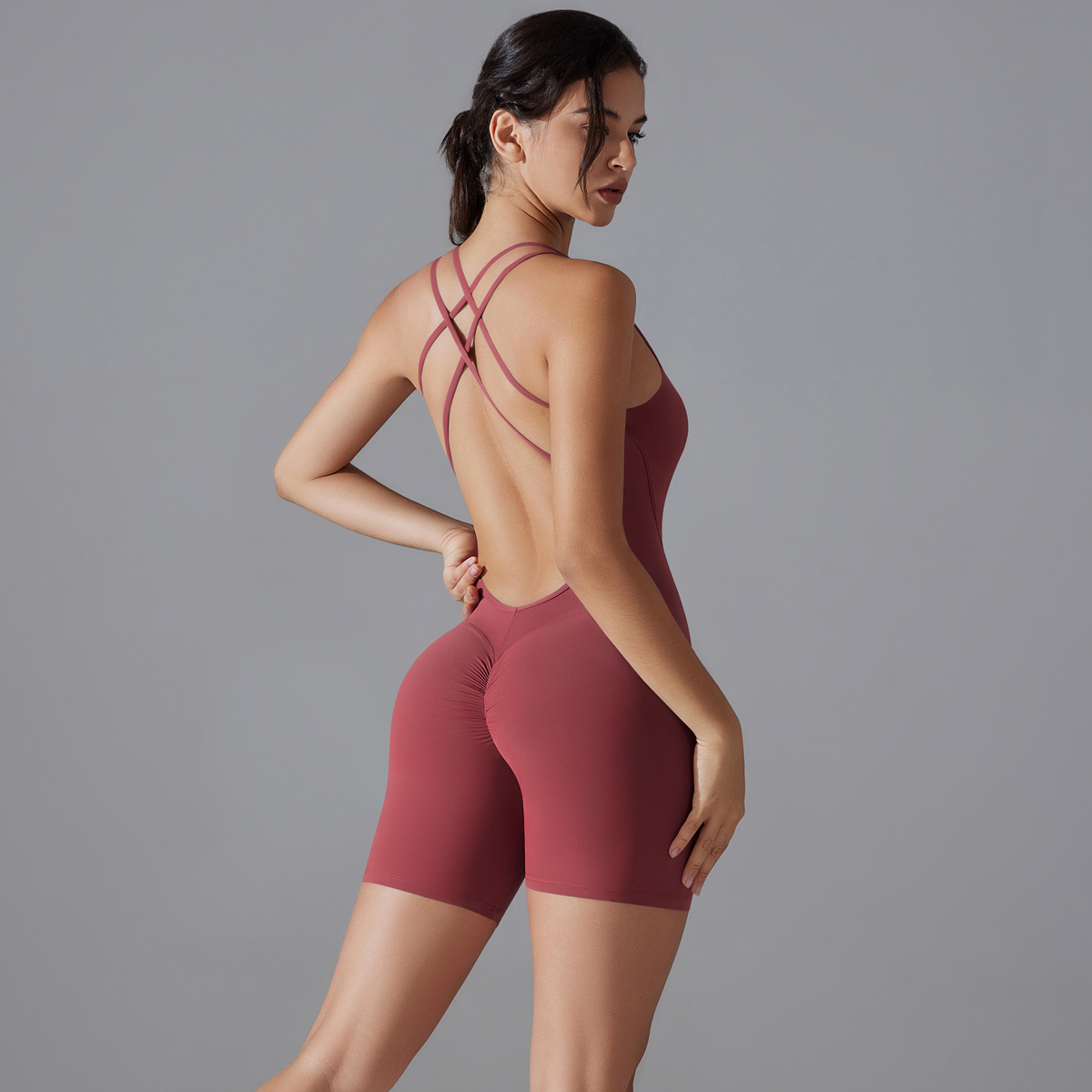 ヨガセットセクシーな背中の開いたスポーティなタイトなジャンプ - Romper Playsuit Women のレビューと価格